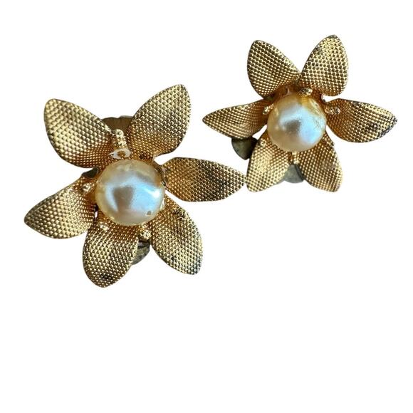 Vintage Gold Floral Faux Pearl Center Clip-On Earrings Made in Austria - Picture 2 of 5